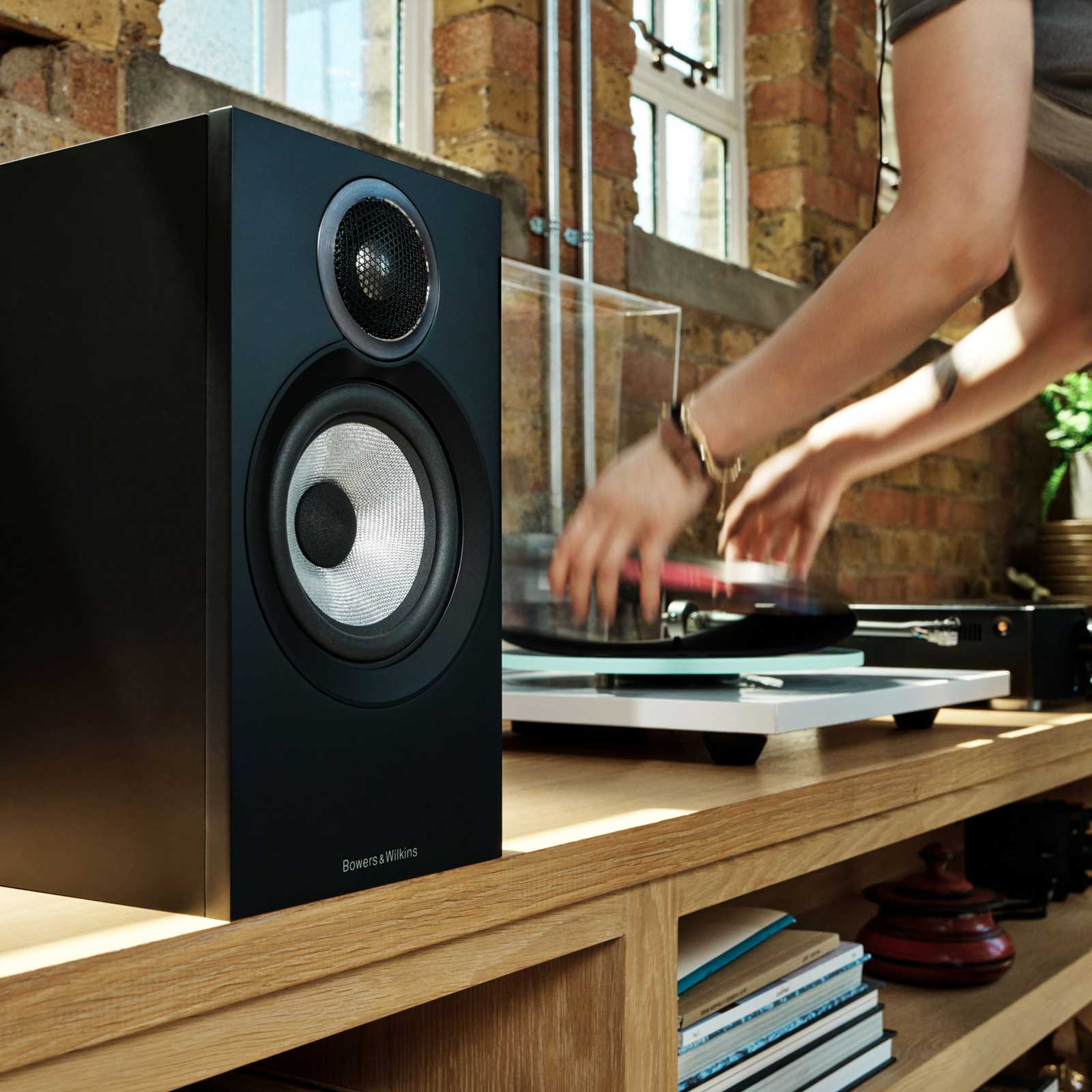 Bowers & Wilkins 607 S3 Bookshelf Speakers - Black - Pair