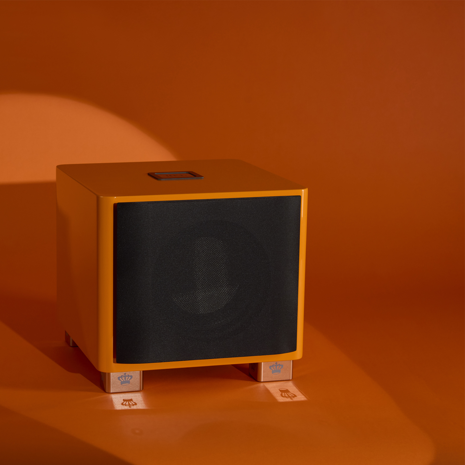 Display of REL Acoustics T/9x SE Powered Subwoofer