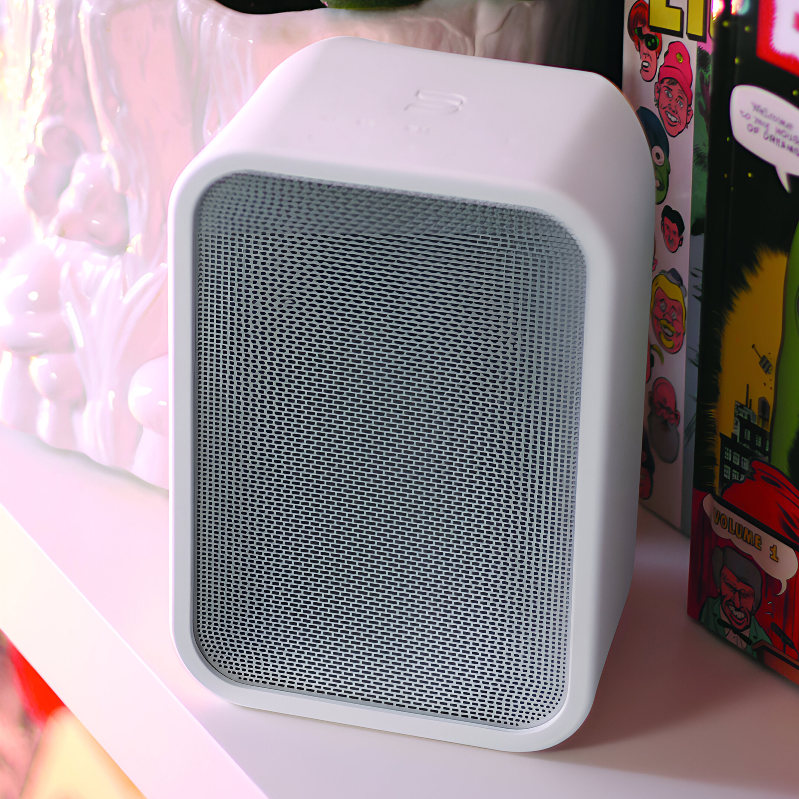 Lifestyle of white Bluesound PULSE FLEX Skin