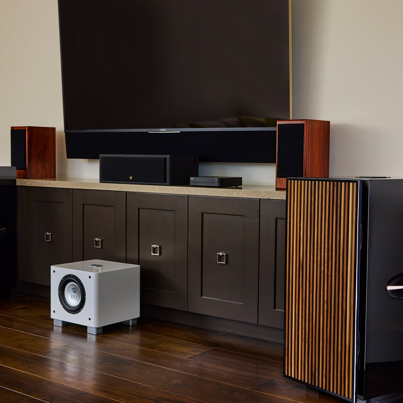 Lifestyle of REL Acoustics 212 Black Label Grille