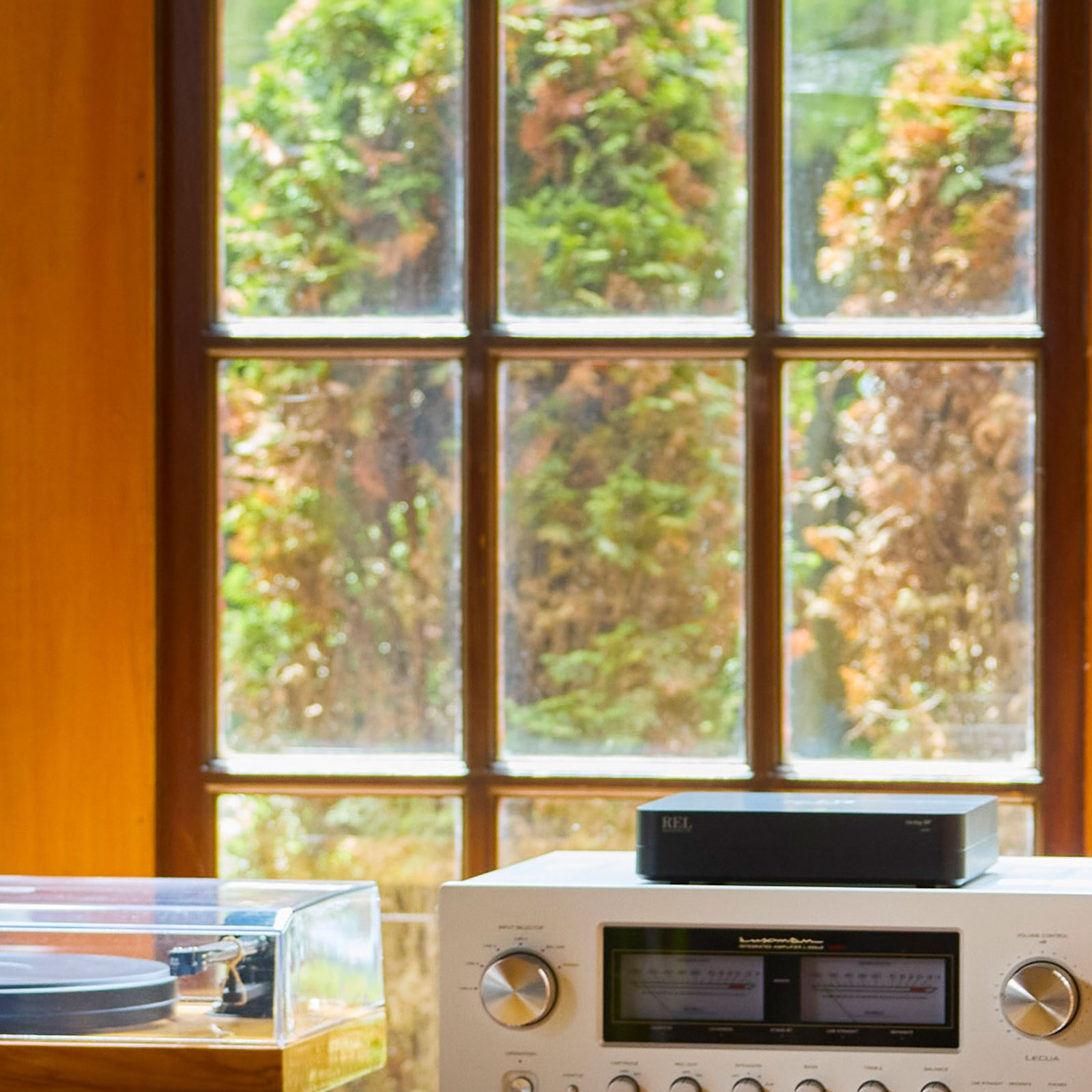 LIfestyle of REL Acoustics Airship Direct