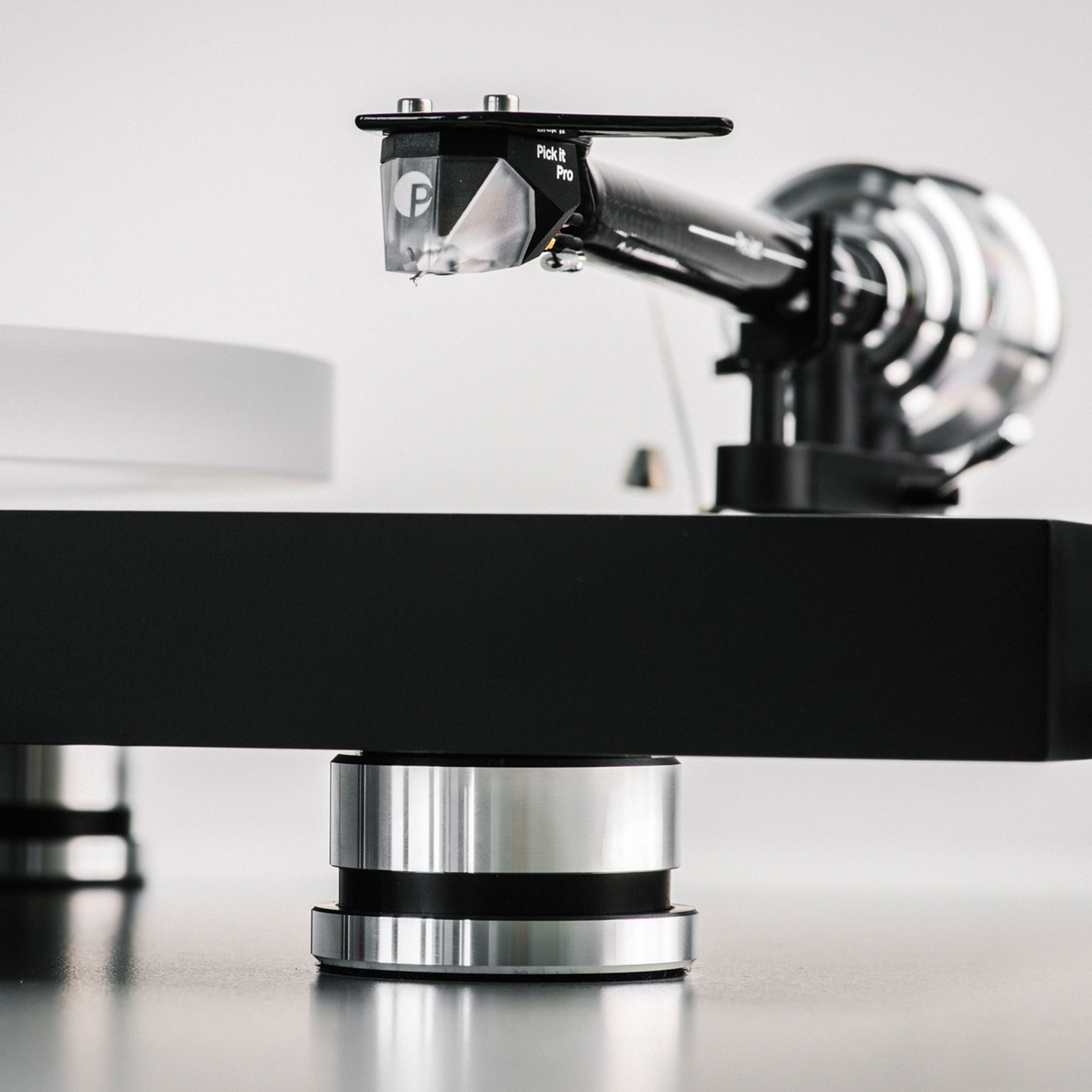 Lifestyle of Pro-Ject Debut Reference 10 Turntable - Black - Pick it Pro B Cartridge