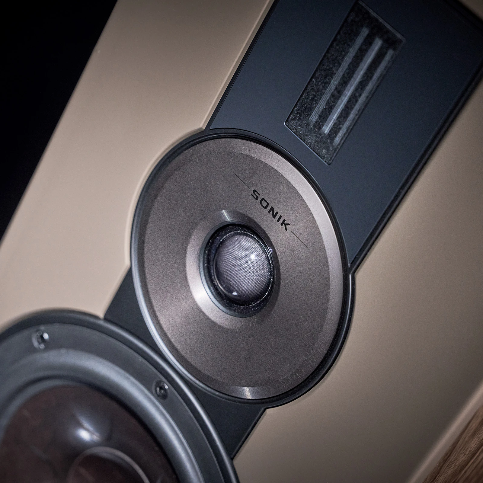 Close view of front of DALI SONIK 7 Tower Loudspeaker
