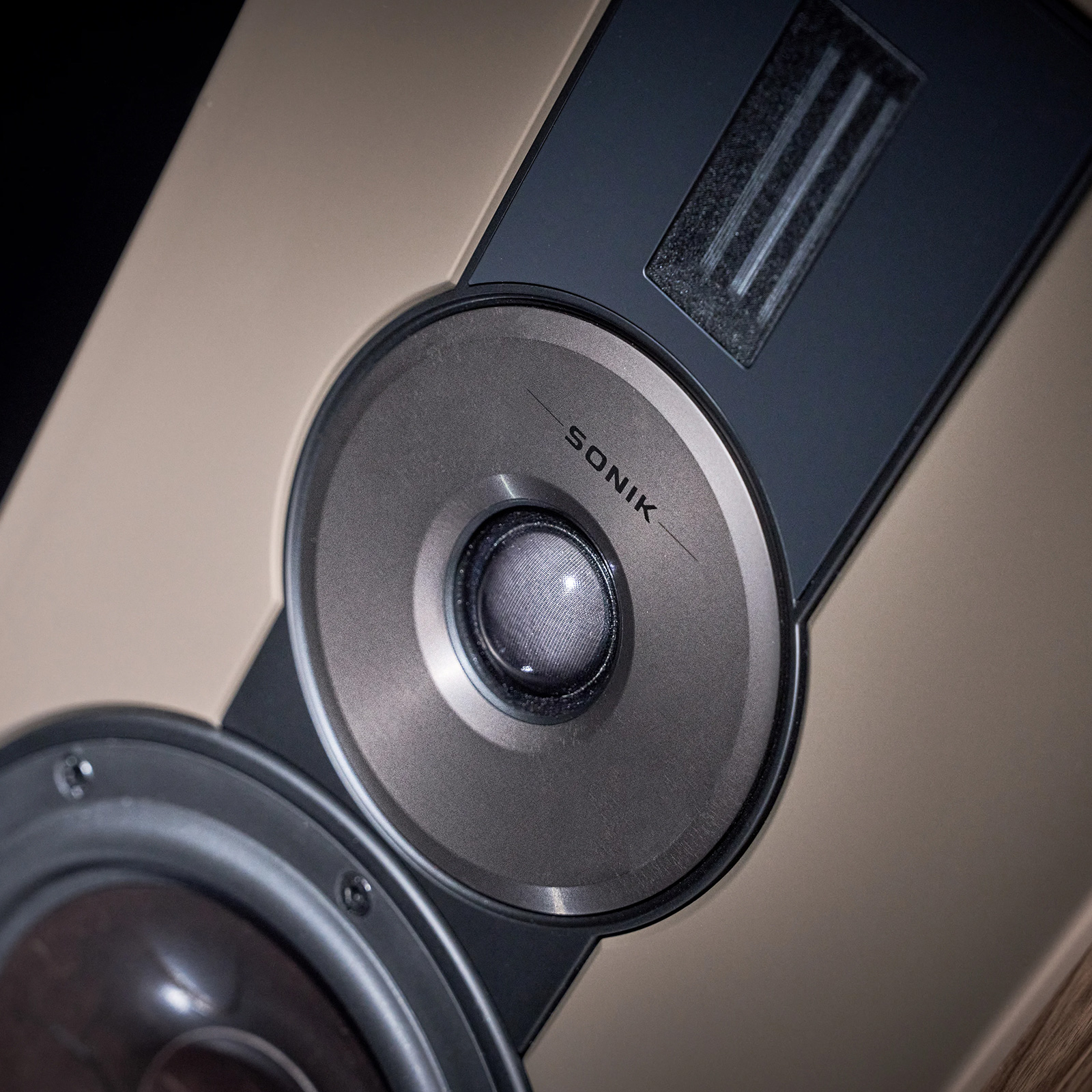 Close up of DALI SONIK 9 Tower Loudspeaker in walnut
