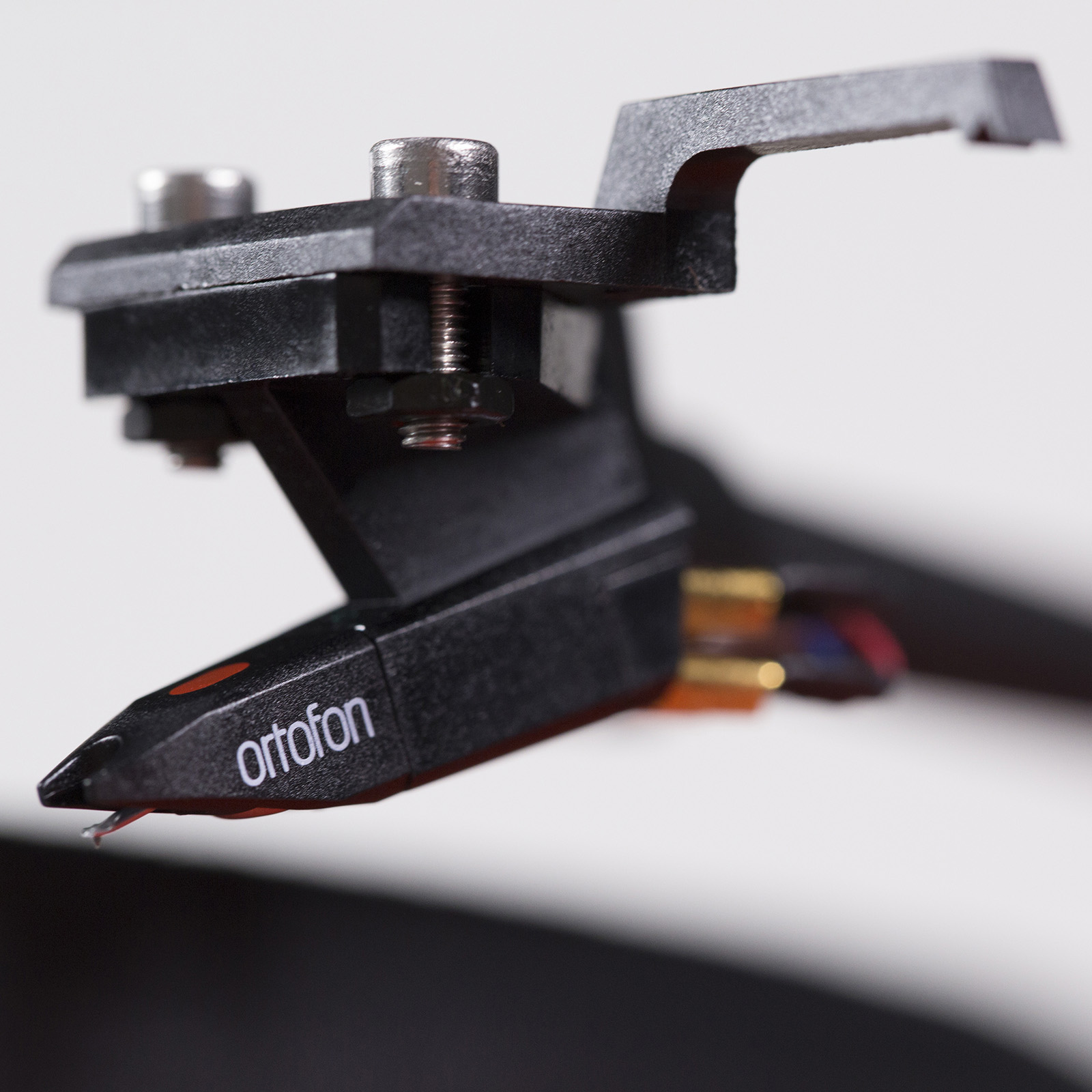 Use of Pro-Ject VT-E BT Vertical Bluetooth Turntable