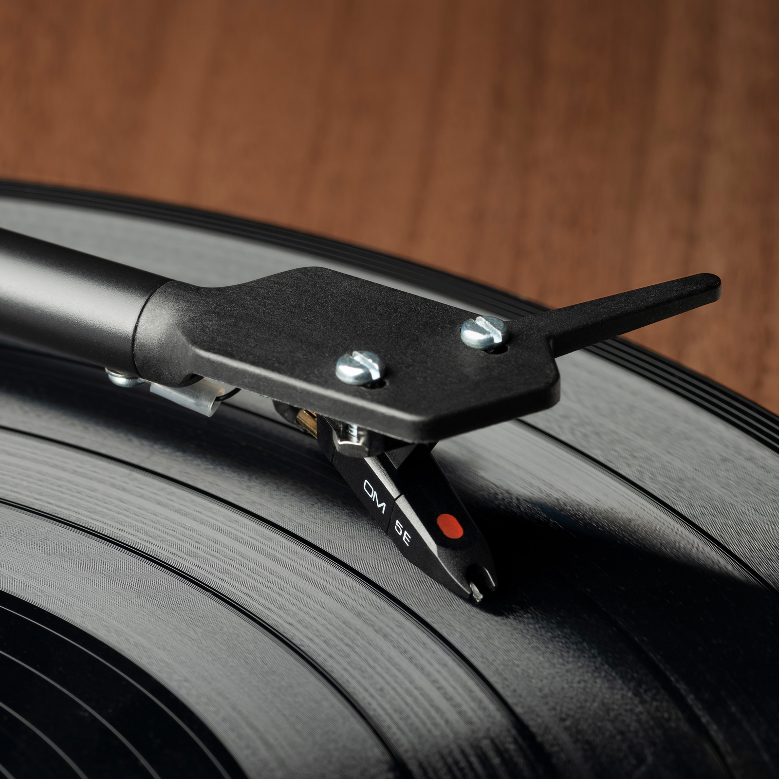 Use of Pro-Ject E1 Phono Plug & Play Turntable with Built-in Phono