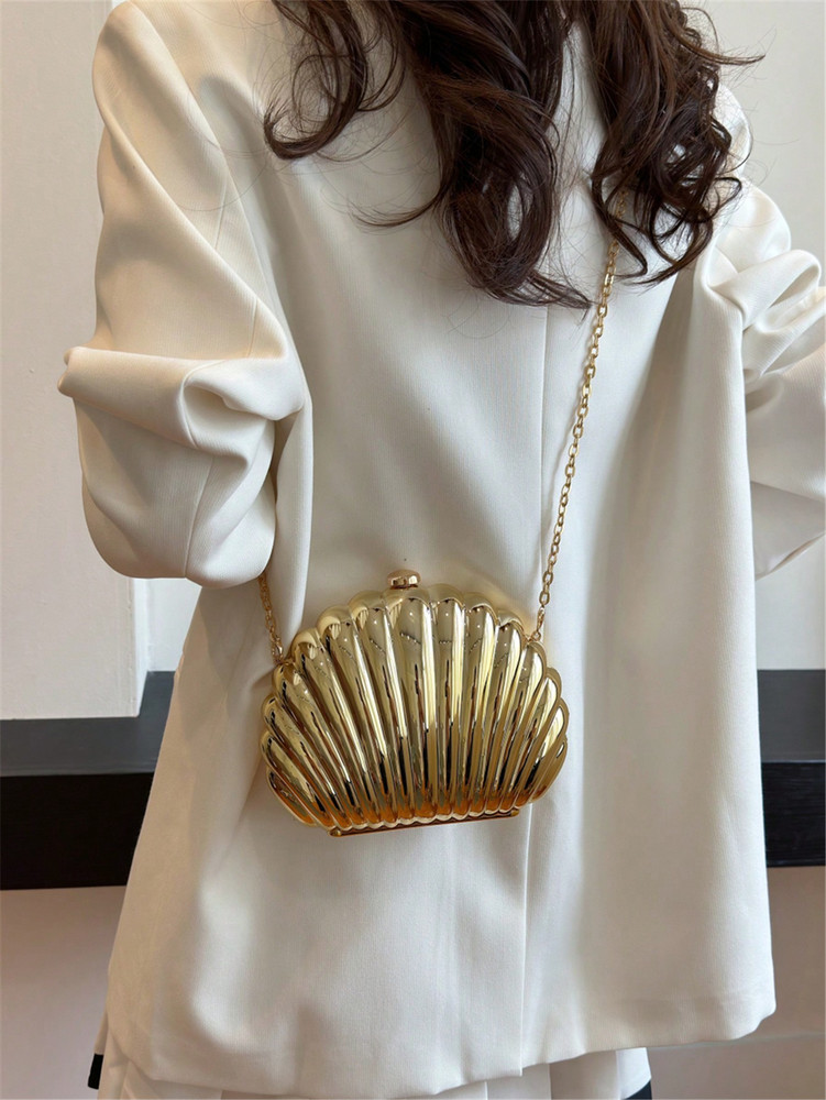 Seashell Clam Clutch - Gold