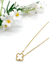 Clover Style Pendant Necklace