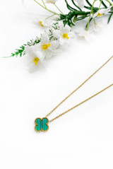 Clover Style Pendant Necklace