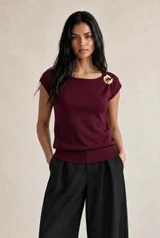 Sleeveless Knitted Top With Buckle