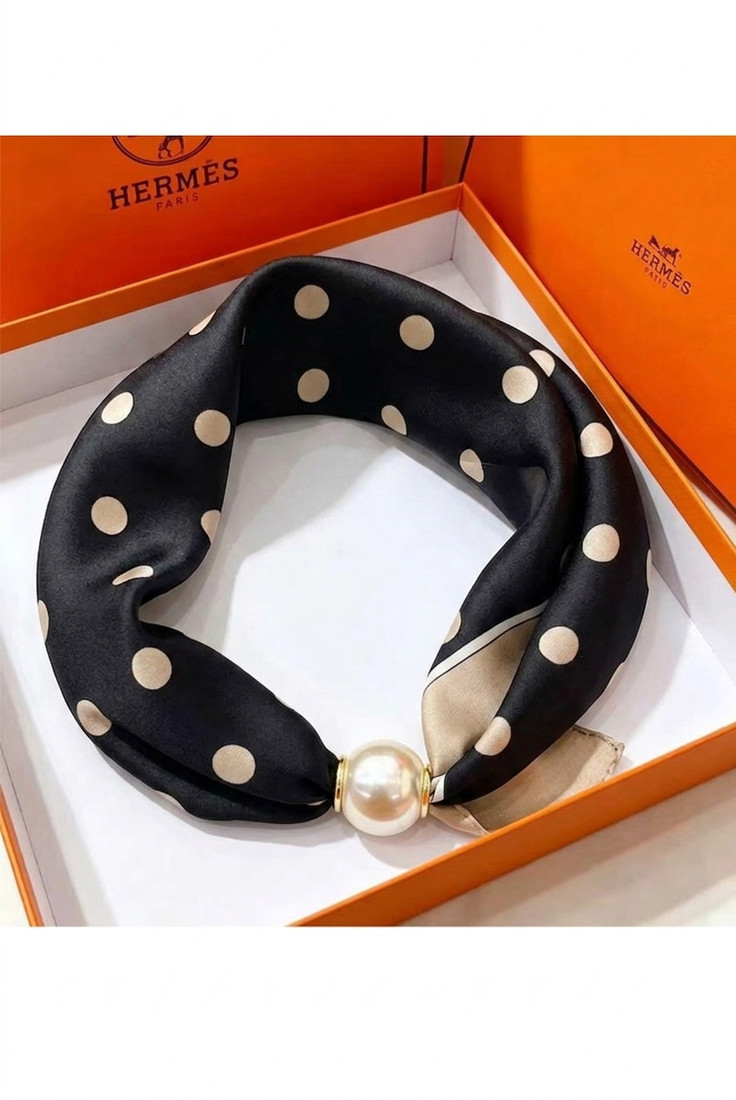 Pearl Clasp Neck Scarf 