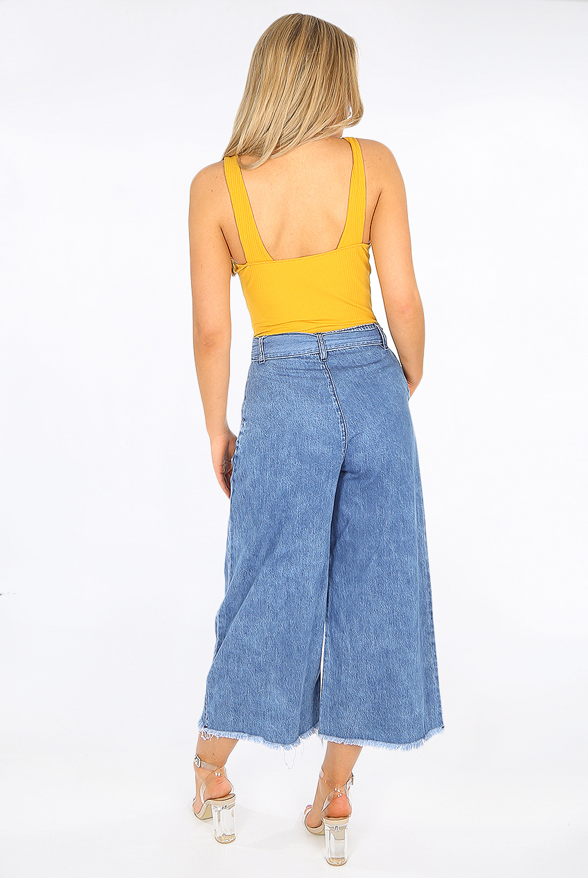 BN] Tri-Buttoned Frayed High Waist Denim Culottes, Women's Fashion,  Bottoms, Jeans & Leggings on Carousell