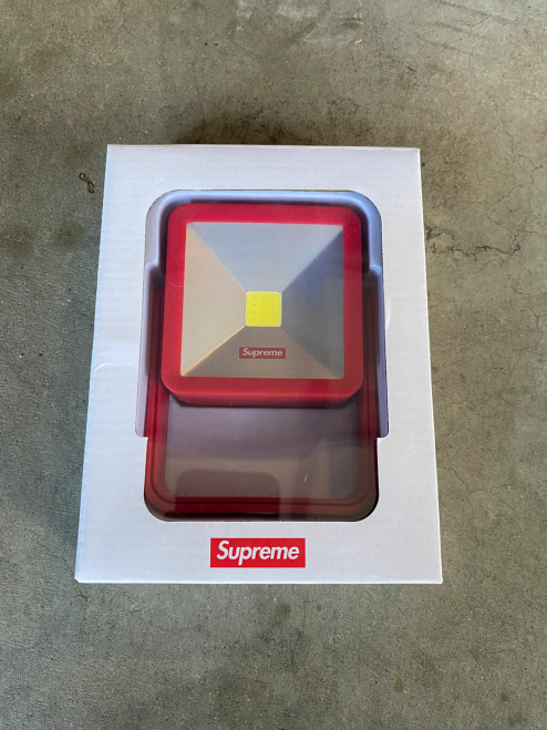 FW19 Supreme Magnetic Kickstand Red