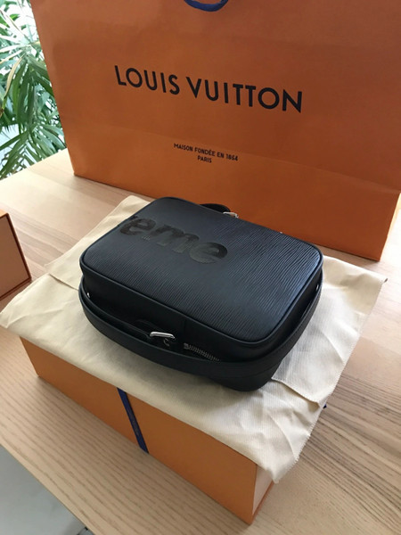 Black Louis Vuitton ? Supreme Danube PM