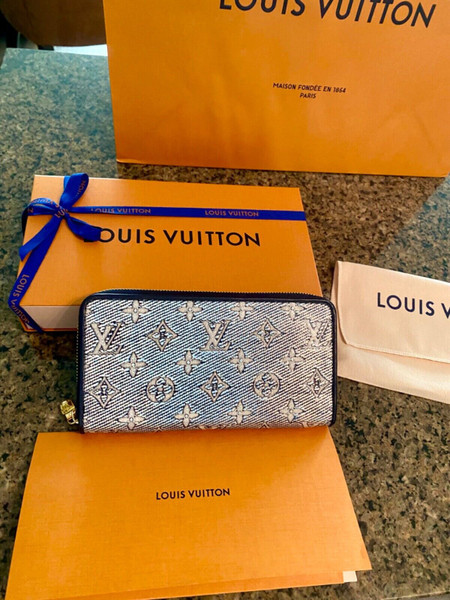 Louis Vuitton MONOGLAM -M82468 Holographic Zippy wallet