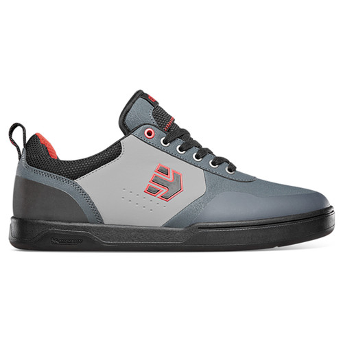 Etnies Culvert Shoe Mens in Dark Grey Grey Red