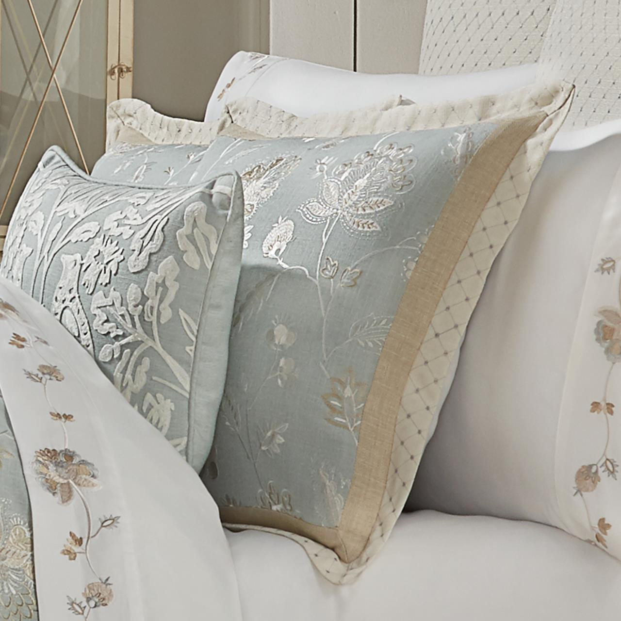 J. Queen New York Garden View Comforter Set - Thumbnail 4