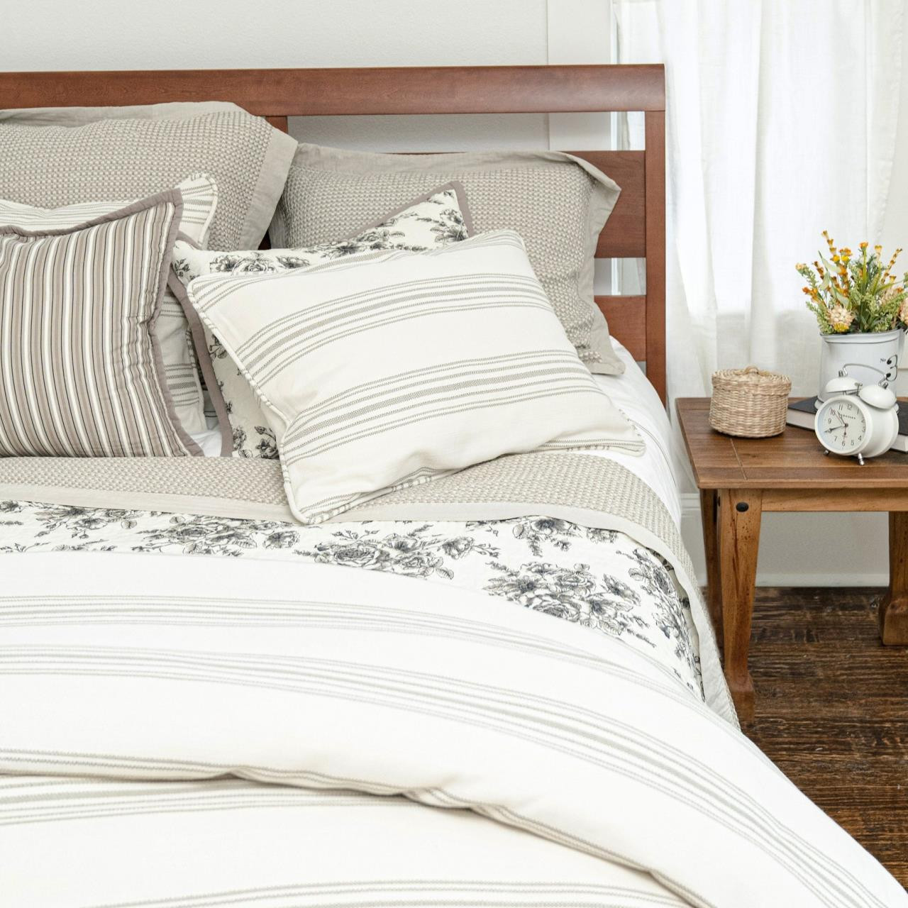 HiEnd Accents Lyla Quilt - Thumbnail 2