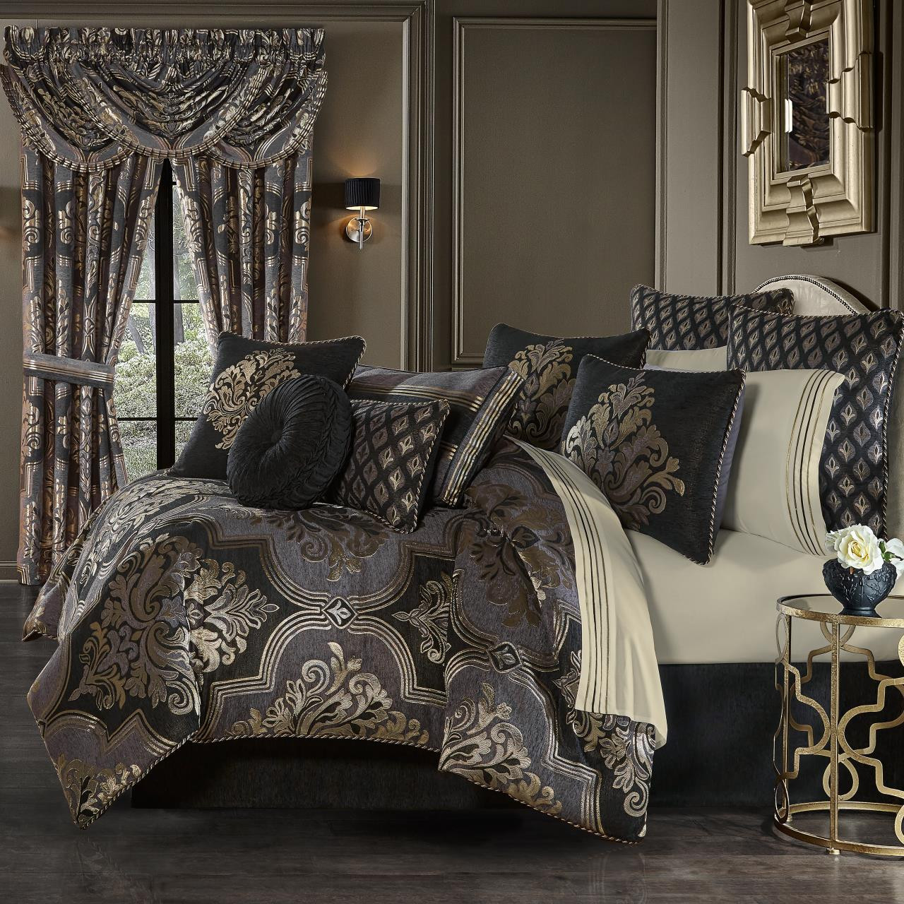 ロイヤルクィーン セット Bradshaw Comforter Set – J. Queen New York