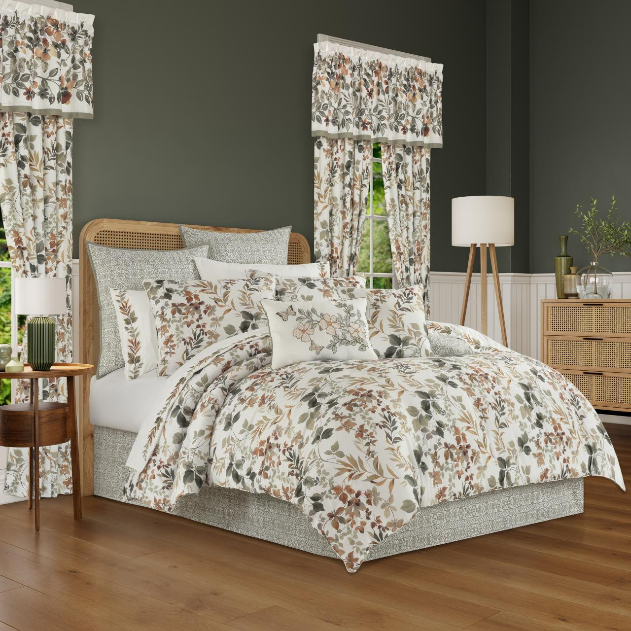 Royal Court Comforter