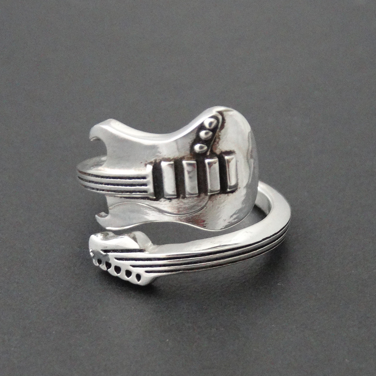 FreeStyle Silver Ring 10号 Amazon.com: Sterling Silver Wave Ring Size 6: Clothing