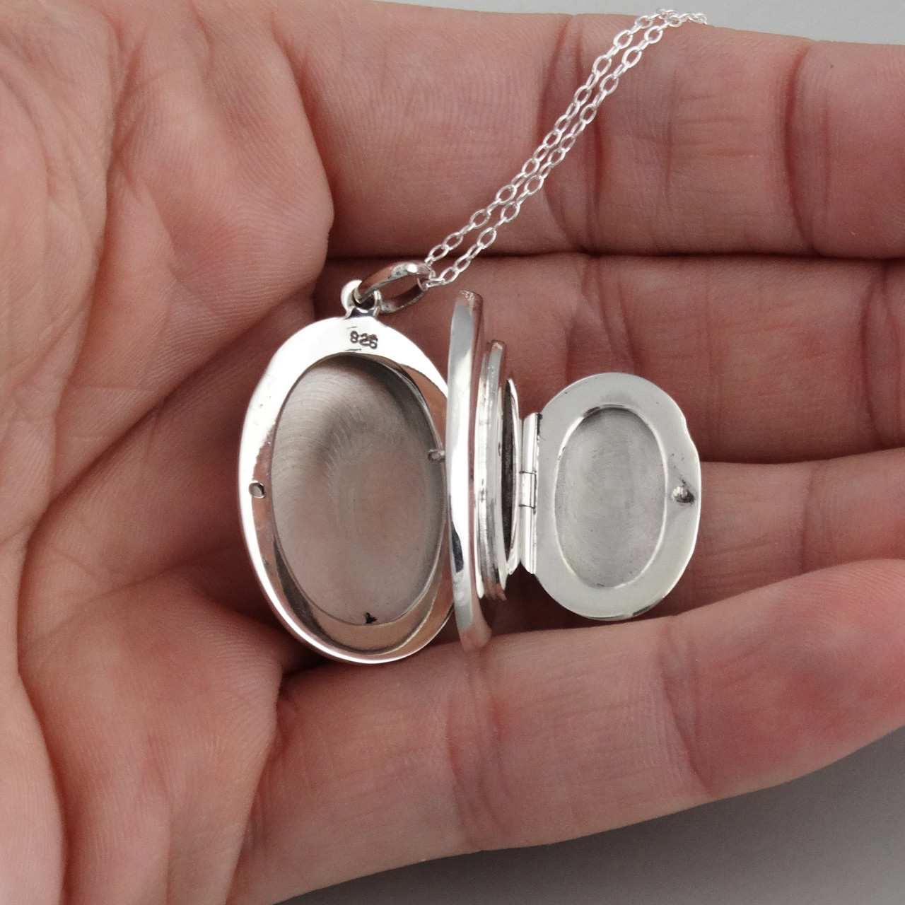 Double photo locket necklace Clearance