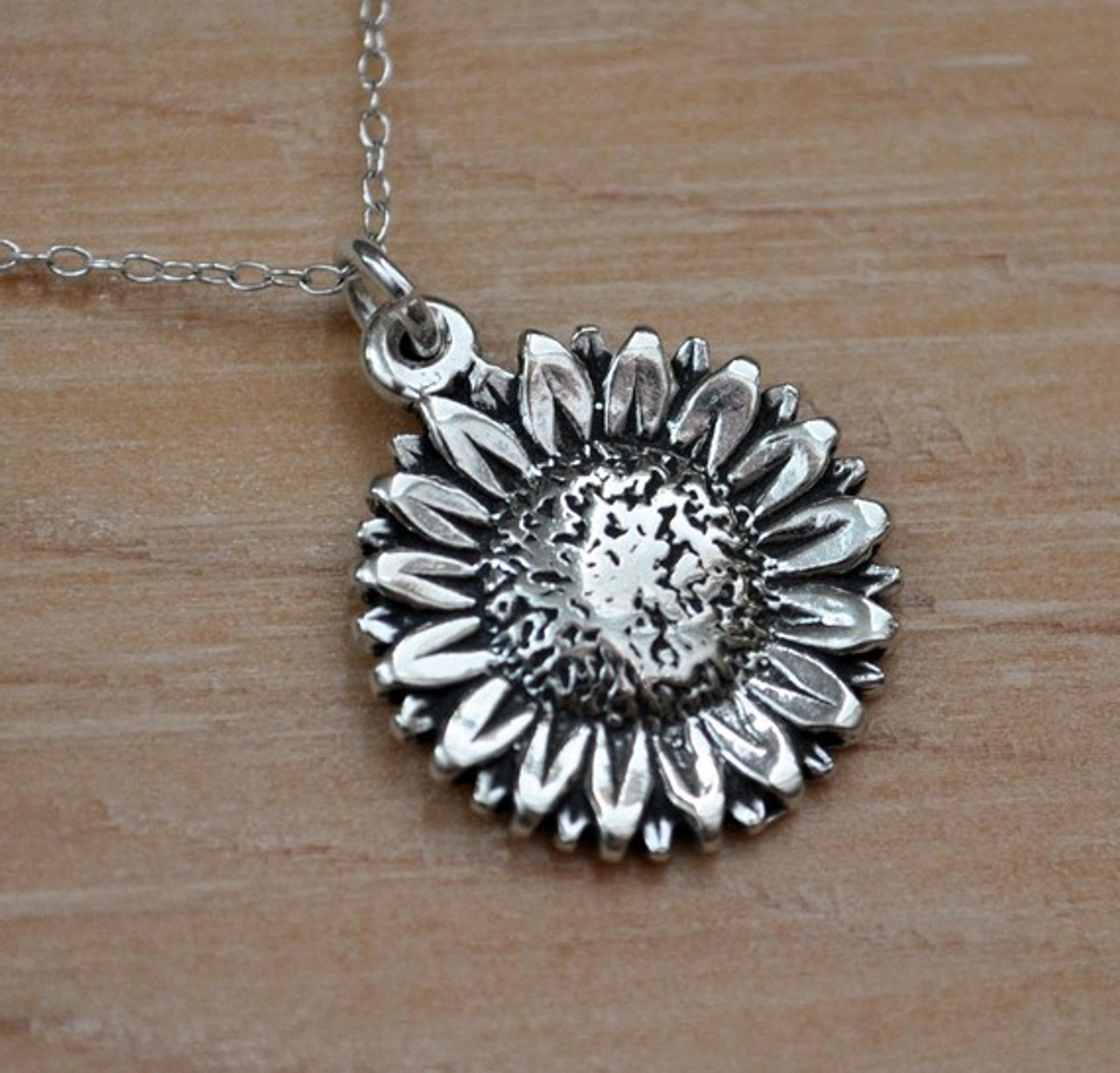 Sterling Silver Sunflower Necklace – Cassiopi