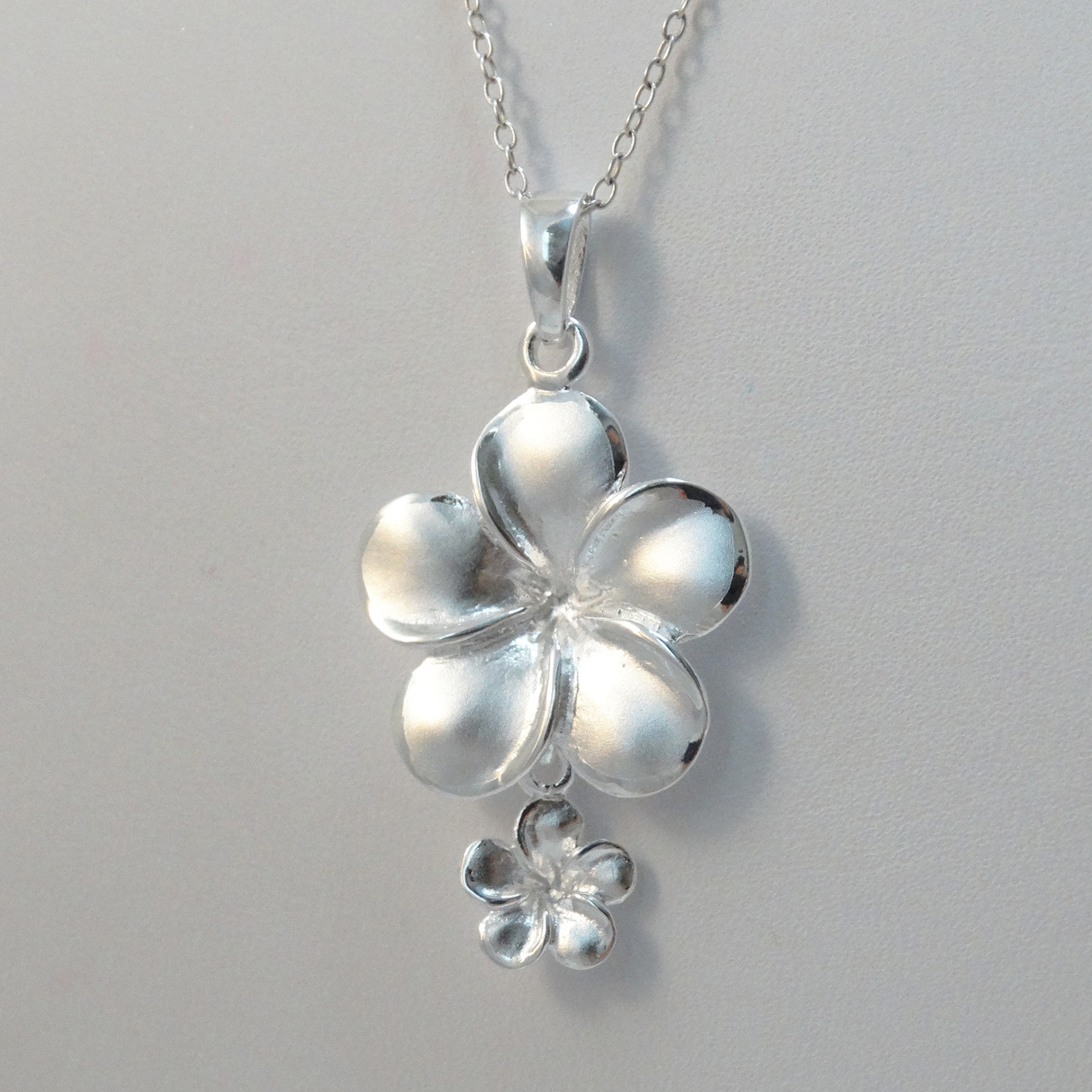 ルック正規取扱店 Flower Sparkly Plumeria Pendant White Simulated Opal .925 Sterli  レディースアクセサリー HUBSHOP