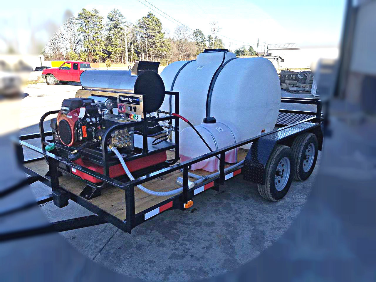 TRAILER MOUNTED HOTSY HEATED PRESSURE WASHER 80 hours w/550 GAL water tank