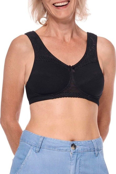 Leslie wireless pocketed bra in Black, showing the smooth silhouette, supportive underbust band, and deep cup construction tailored for larger sizes.