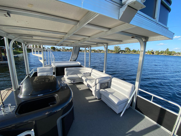 Pontoon Boat Rental