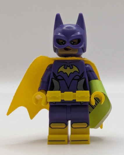 DIM044 LEGO® Batgirl (Medium Nougat) - Minifigure, Yellow Cape, Smirk / Surprised