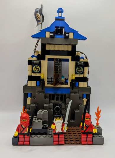 3052-U LEGO® Ninja's Fire Fortress (Retired)