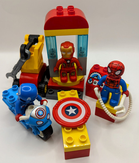10921-U LEGO® Super Heroes Lab (Retired)