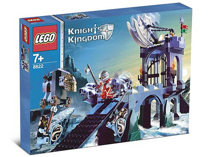 8822 LEGO® Gargoyle Bridge (Retired)