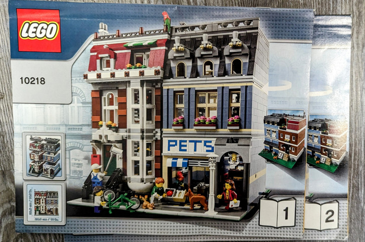 10218-U LEGO® Pet Shop (Retired)