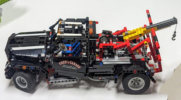 9395-U LEGO® Pick-Up Tow Truck (Retired)