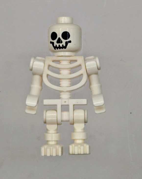 GEN099 LEGO® Skeleton - Standard Skull, Bent Arms Horizontal Grip