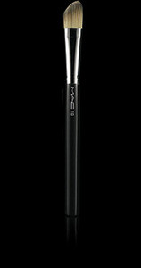 MAC 193 Angled Foundation Brush
