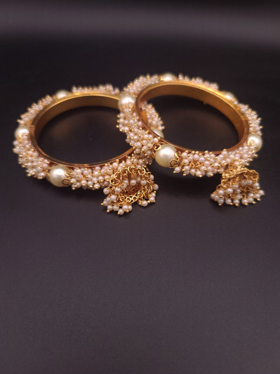 Pearl/ Jhumka Bangl