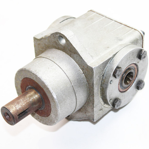 T style transaxle head assy. 7/8" shaft 3/4" splined output, rusty shaft , dirty from storage. Tecumseh Lawnmower Parts, Tecumseh (PEERLESS-794683)