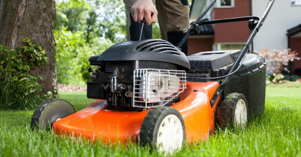 Top 5 Signs Your Lawn Mower Engine Needs Immediate Attention (Before You're Stranded Mid-Mow!)