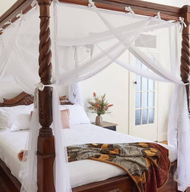 Four poster bed canopy