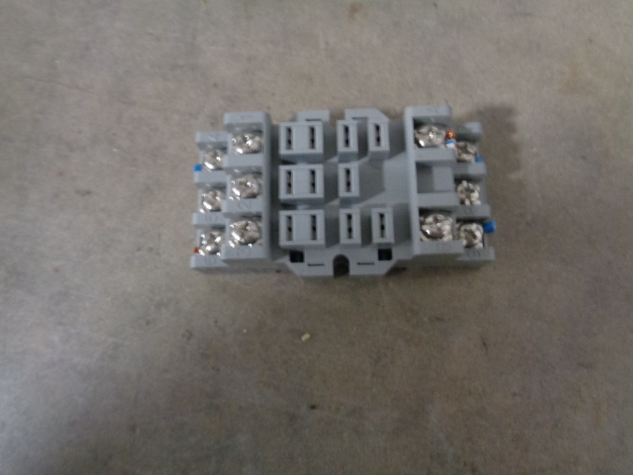 P&B 27E893 Relay Socket1