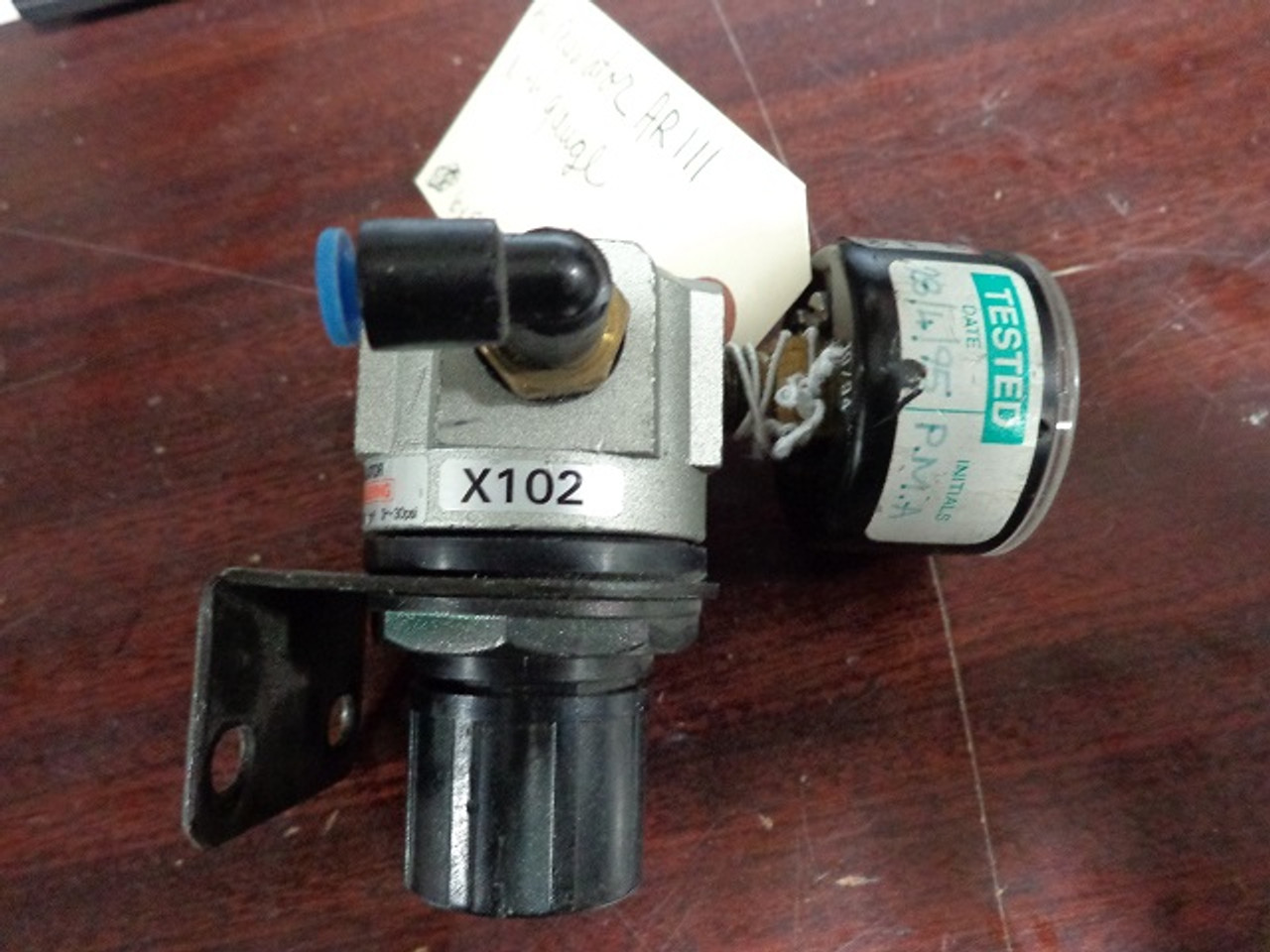 SMC AR111 Air Regulator with Pressure Gauge