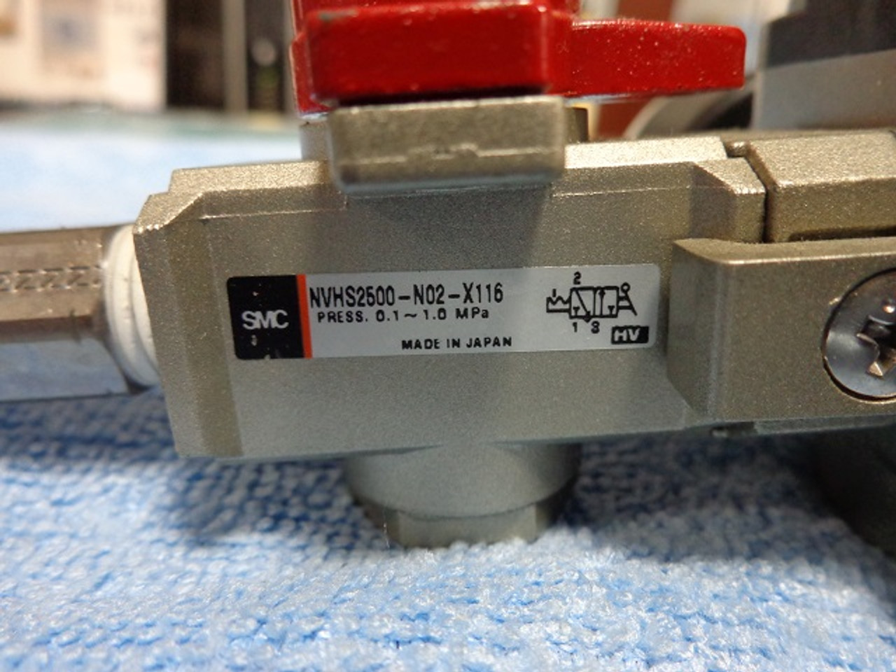 SMC AR20K-N02-Z-X406 Pressure Regulator with NVHS2500-N02-X116 Shutoff3
