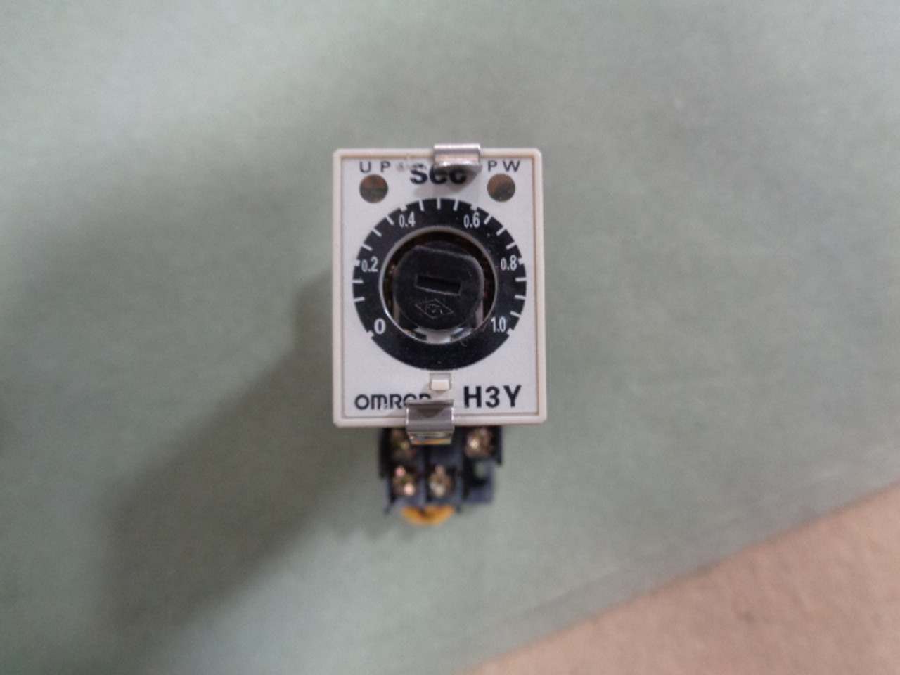 Omron H3Y-2+base Omron timer H3Y-2 with Base1