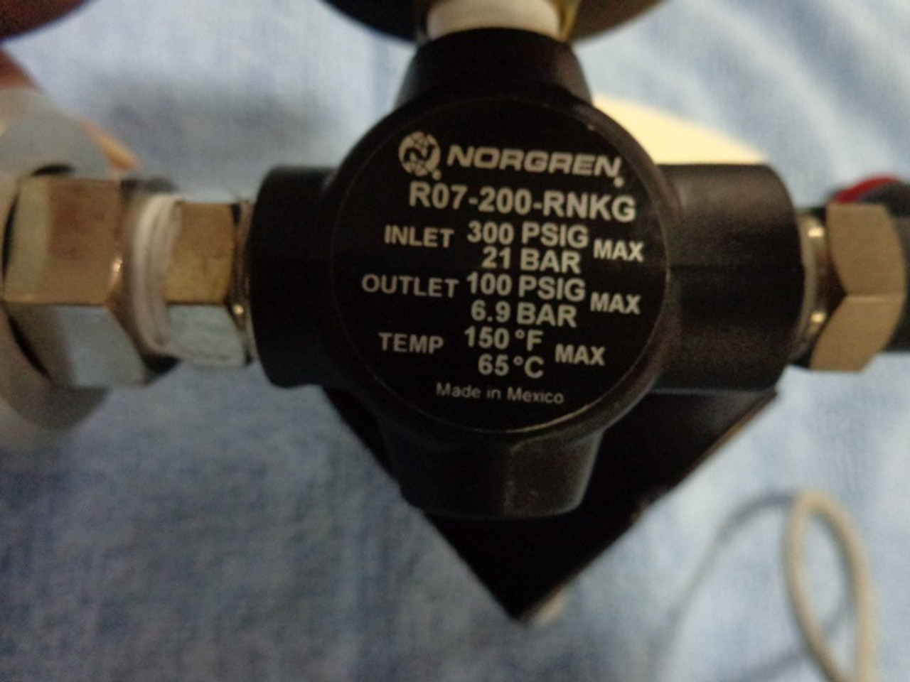 Norgen R07-200-RNKG Pressure Regulator with M/7228 Shutoff2