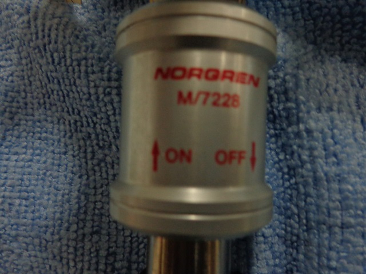 Norgen R07-200-RNKG Pressure Regulator with M/7228 Shutoff3