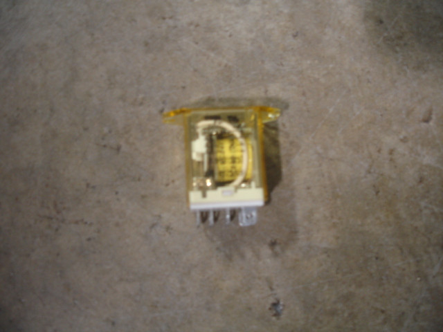 Idec RH2B-UT DC24V Relay - JMW Enterprises